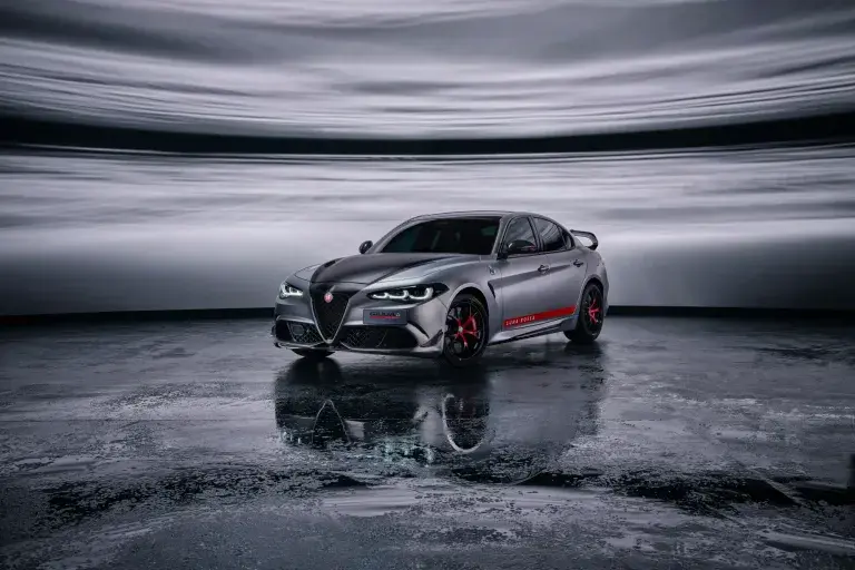 Alfa Romeo Giulia Quadrifoglio Luna Rossa